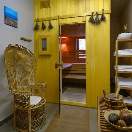 Apat Panzio Es Hajdina Etterem B&B
