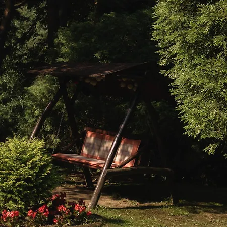 Apat Panzio Es Hajdina Etterem B&B 2*