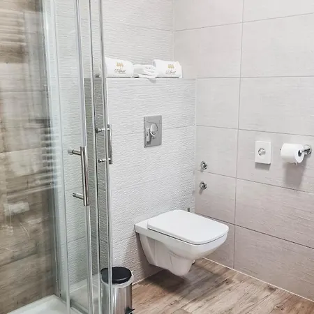 Apat Panzio Es Hajdina Etterem 3*