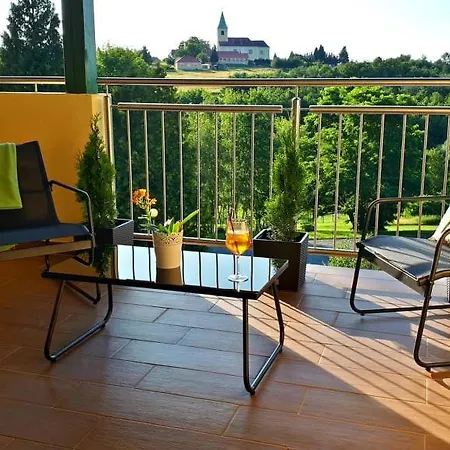 Apat Panzio Es Hajdina Etterem B&B 2*
