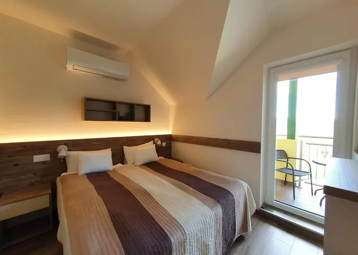 Apat Panzio Es Hajdina Etterem B&B 3*