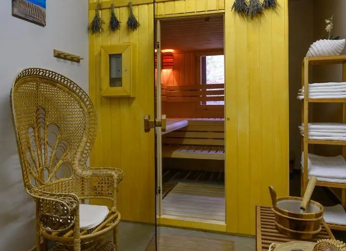 Apat Panzio Es Hajdina Etterem B&B