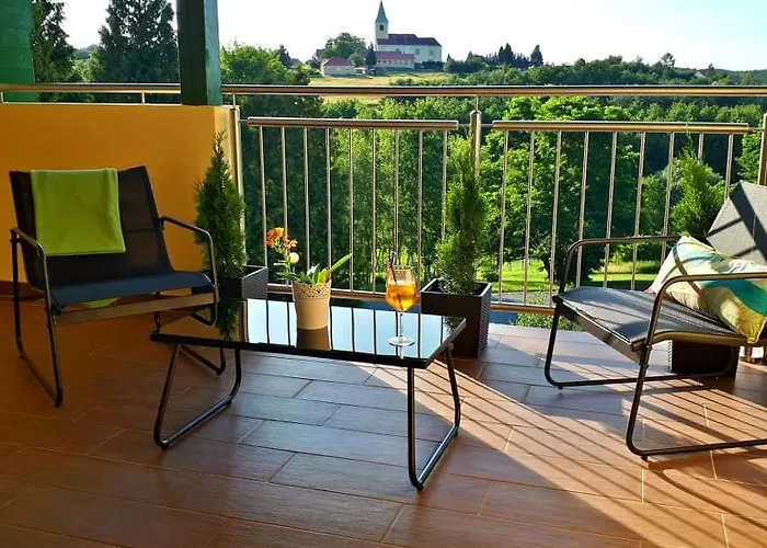 Apat Panzio Es Hajdina Etterem B&B 3*